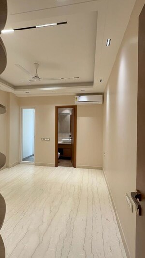 Room in 3 BHK Builder Floor at Chittaranjan Park – for Sale