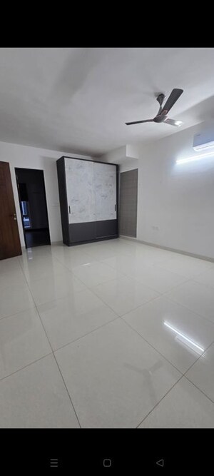 Room in 4 BHK Villa at My Home Ankura, Tellapur – for Rent