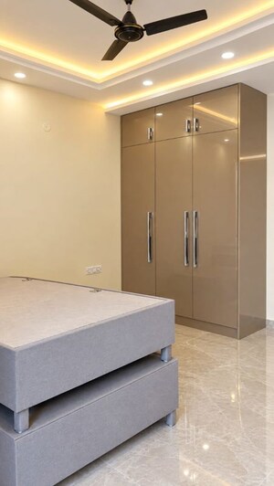 Room in 2 BHK Builder Floor at Sector 52 – for Rent