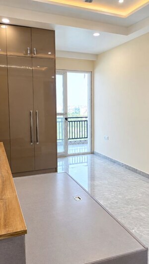 Room in 2 BHK Builder Floor at Sector 52 – for Rent