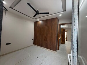 Room in 3 BHK Builder Floor at Sector 15 – for Rent