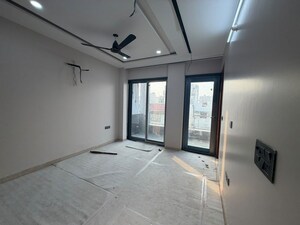Room in 3 BHK Builder Floor at Sector 15 – for Rent