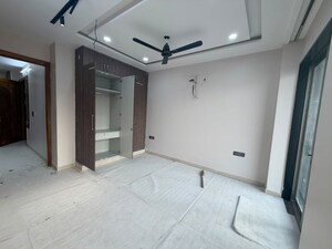 Room in 3 BHK Builder Floor at Sector 15 – for Rent