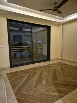 Room in 3 BHK Builder Floor at South City 1 – for Rent