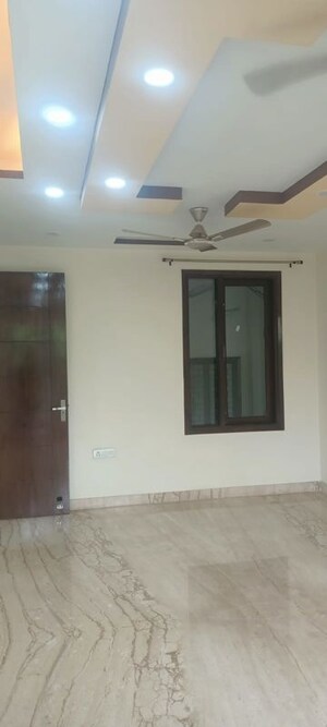 Room in 3 BHK Builder Floor at Shivalik Colony – for Rent