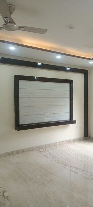 Room in 3 BHK Builder Floor at Shivalik Colony – for Rent