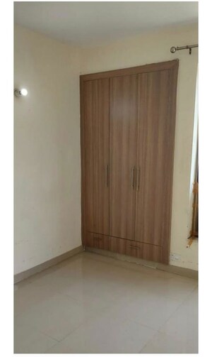 Room in 2 BHK Builder Floor at Unitech Uniworld Gardens, Sector 47 – for Rent