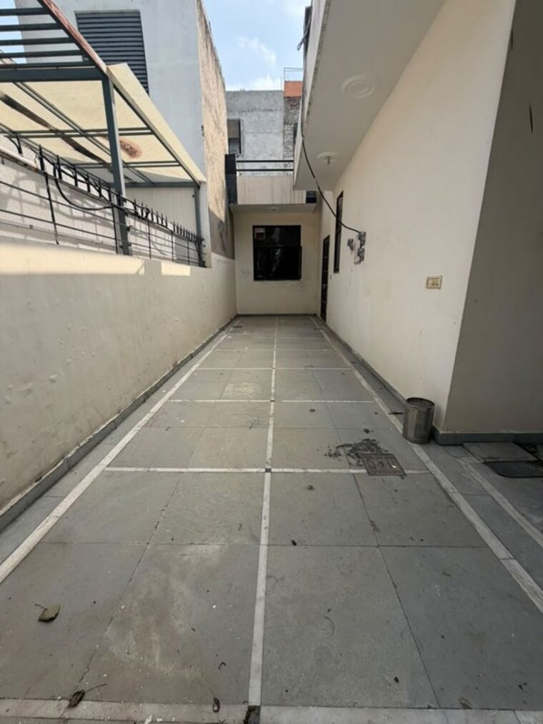 Balcony, sector 39 3 Bedroom 2000 Sq.Ft. Independent House In Sector 39 Gurgaon 10694126