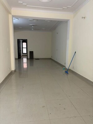 Room in 3 BHK Independent House at Sector 39 – for Rent