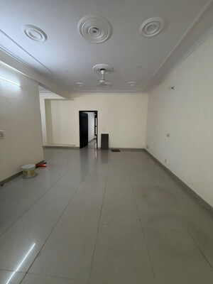 Room in 3 BHK Independent House at Sector 39 – for Rent