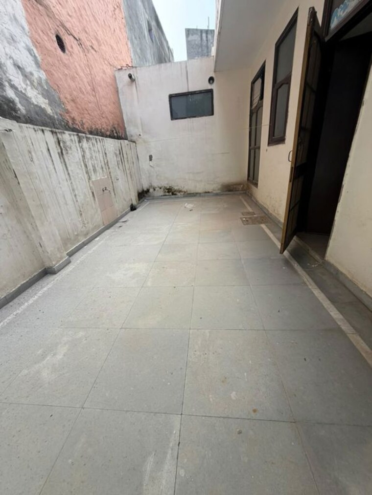 Balcony, sector 39 3 Bedroom 2000 Sq.Ft. Independent House In Sector 39 Gurgaon 10694126