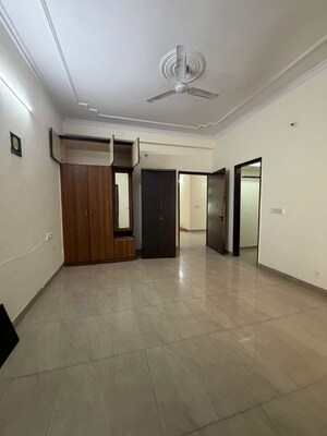 Room in 3 BHK Independent House at Sector 39 – for Rent