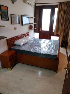Bedroom in 3 BHK Builder Floor at Jor Bagh – for Rent