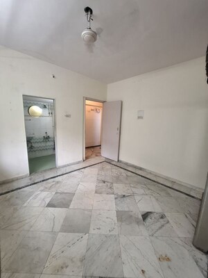 Room in 2 BHK Apartment at Vora Vintage, Borivali West – for Rent