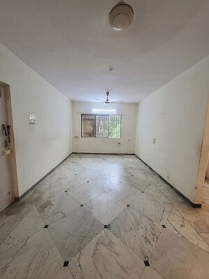Room in 2 BHK Apartment at Vora Vintage, Borivali West – for Rent