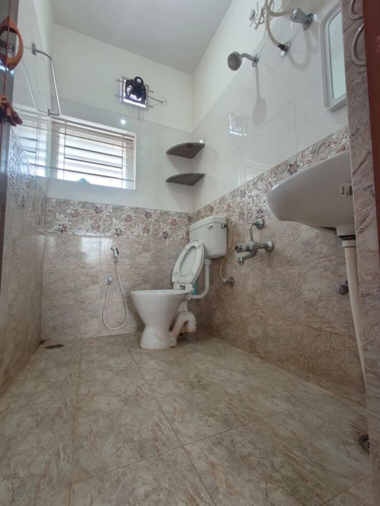 Bathroom, hsr layout 1 Bedroom 650 Sq.Ft. Builder Floor In Hsr Layout Bangalore 10694165