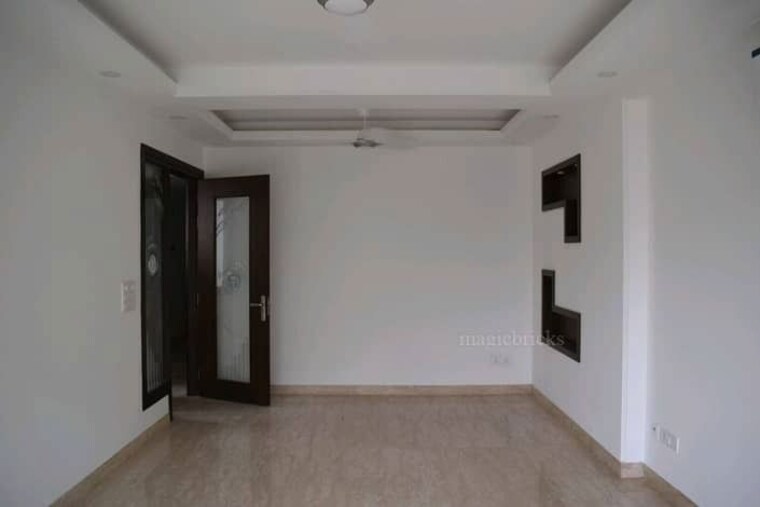 Room, greater kailash i 4 Bedroom 300 Sq.Yd. Builder Floor In Greater Kailash I Delhi 10694201
