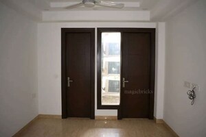 Room in 4 BHK Builder Floor at Greater Kailash I – for Rent