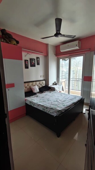 2.5 BHK +  1100 Sq.Ft. Apartment in Express Zenith