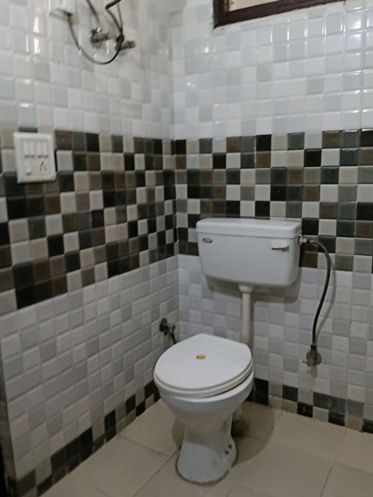Bathroom, neb sarai 2 Bedroom 850 Sq.Ft. Builder Floor In Neb Sarai Delhi 10694221