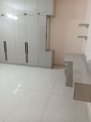 Room in 3 BHK Apartment at Prestige Beverly Hills, Kokapet – for Rent