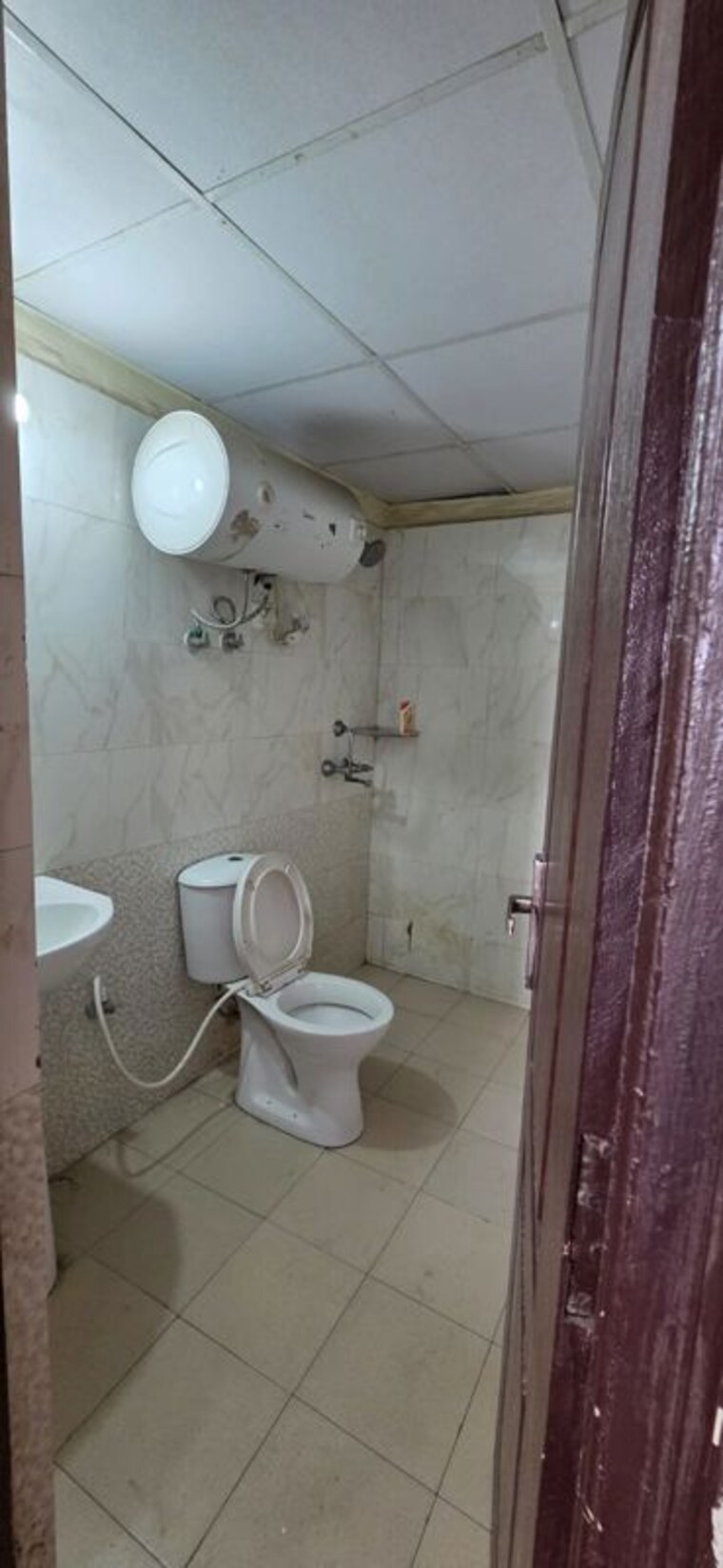 Bathroom, aims-golf-city 2 Bedroom 950 Sq.Ft. Apartment In Sector 75 Noida 10694251