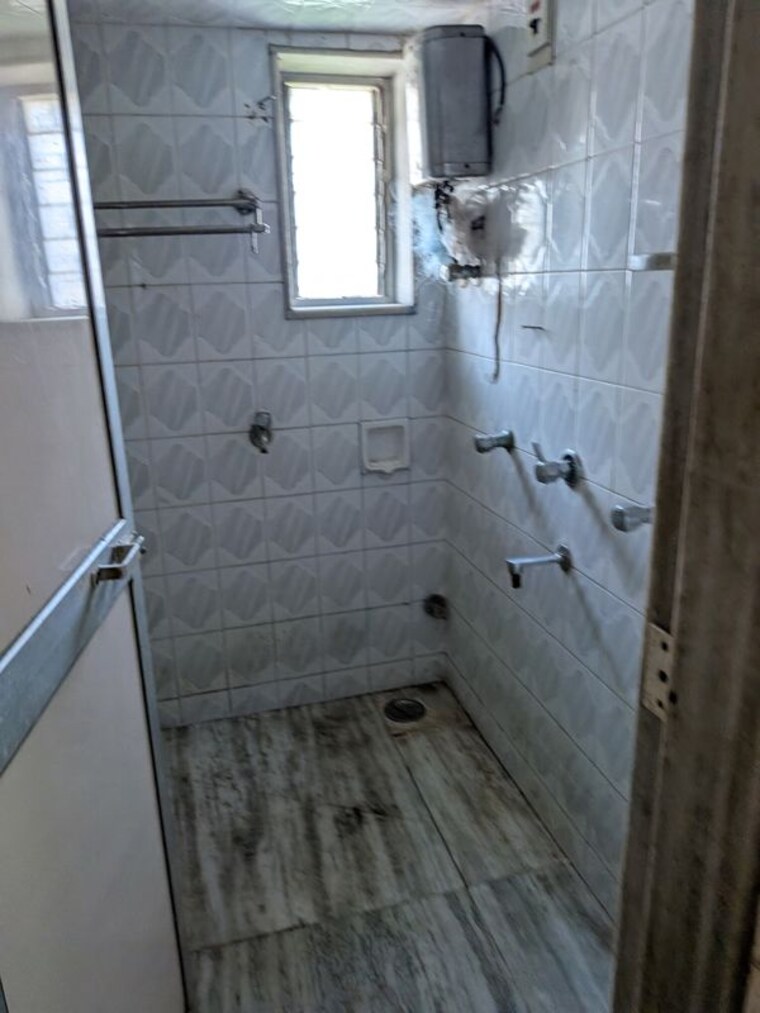 Bathroom, meghdoot-chs-borivali 1 Bedroom 380 Sq.Ft. Apartment In Borivali West Mumbai 10694255
