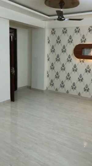 Room in 3 BHK Apartment at Karolan Ka Barh – for Rent