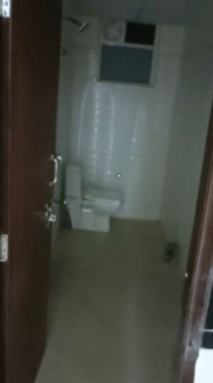 Bathroom in 3 BHK Apartment at Karolan Ka Barh – for Rent