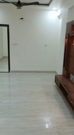 Room in 3 BHK Apartment at Karolan Ka Barh – for Rent