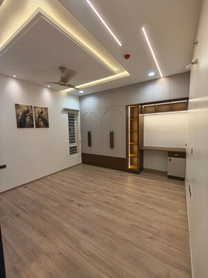 Room in 4 BHK Apartment at Prestige Beverly Hills, Kokapet – for Rent