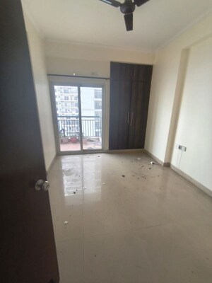Room in 2 BHK Apartment at Aims Golf City, Sector 75 – for Sale