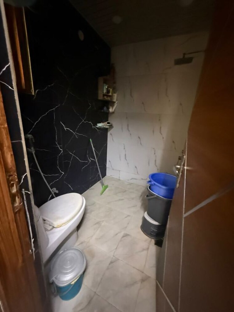 Bathroom, ahinsa khand 2 3 Bedroom 1872 Sq.Ft. Apartment In Ahinsa Khand 2 Ghaziabad 10693093