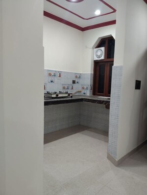 Room in 2 BHK Builder Floor at RWA Apartments Sector 41, Sector 41 – for Rent
