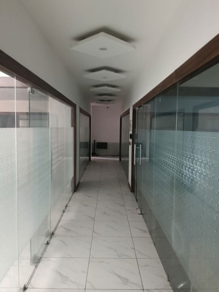 undefined, sector 63 Commercial Office Space 1060 Sq.Ft. In Sector 63 Noida 10694294