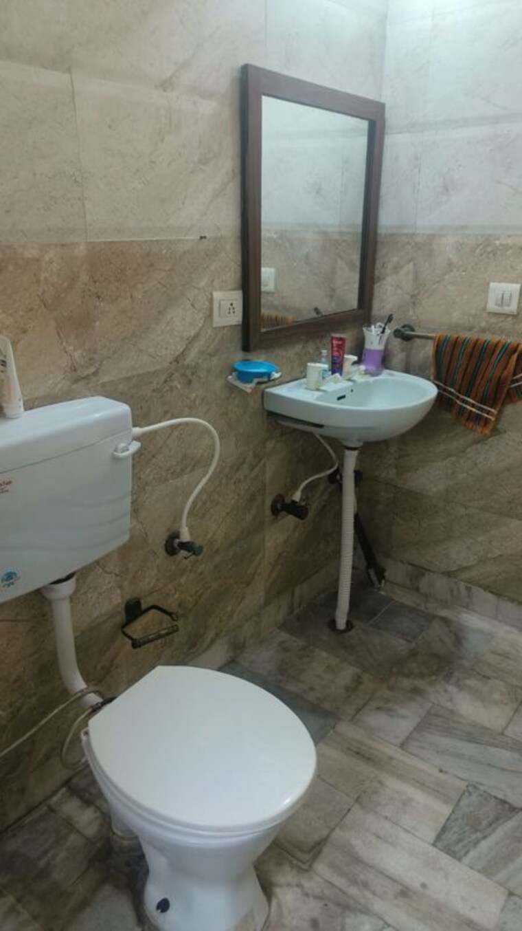 Bathroom, shipra-royal-tower 3.5 Bedroom 1700 Sq.Ft. Apartment In Ahinsa Khand 2 Ghaziabad 10694304