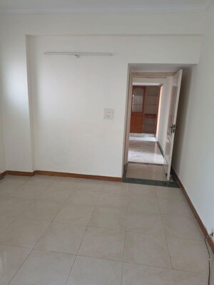 Room in 3.5 BHK Apartment at Unitech Palms, South City 1 – for Rent