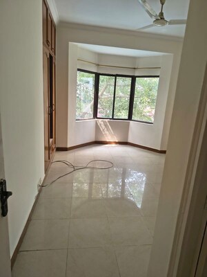 Room in 3.5 BHK Apartment at Unitech Palms, South City 1 – for Rent