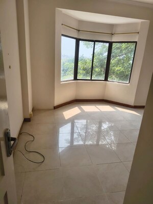 Room in 3.5 BHK Apartment at Unitech Palms, South City 1 – for Rent