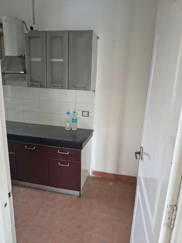 Bathroom, unitech-palms 3.5 Bedroom 1600 Sq.Ft. Apartment In South City 1 Gurgaon 10694319