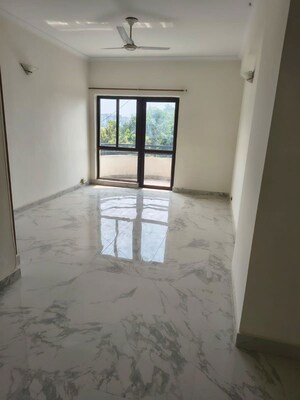 Room in 3.5 BHK Apartment at Unitech Palms, South City 1 – for Rent