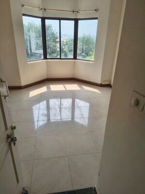 Bathroom in 3.5 BHK Apartment at Unitech Palms, South City 1 – for Rent