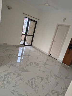 Room in 3.5 BHK Apartment at Unitech Palms, South City 1 – for Rent