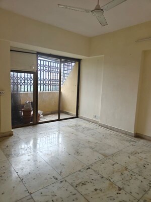 Room in 2 BHK Apartment at Jogeshwari West – for Rent