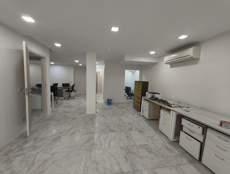 Room, pamposh enclave Commercial Office Space 1400 Sq.Ft. In Pamposh Enclave Delhi 10694331