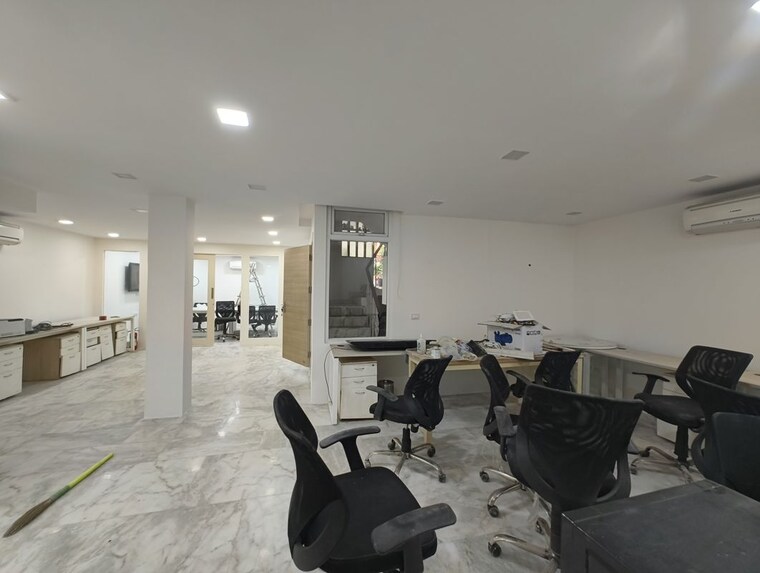 Team Area, pamposh enclave Commercial Office Space 1400 Sq.Ft. In Pamposh Enclave Delhi 10694331