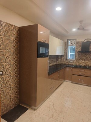 Bedroom in 4 BHK Builder Floor at Palam Vihar – for Sale