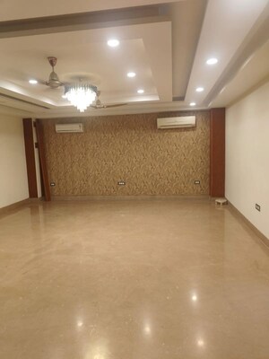 Room in 4 BHK Builder Floor at Palam Vihar – for Sale