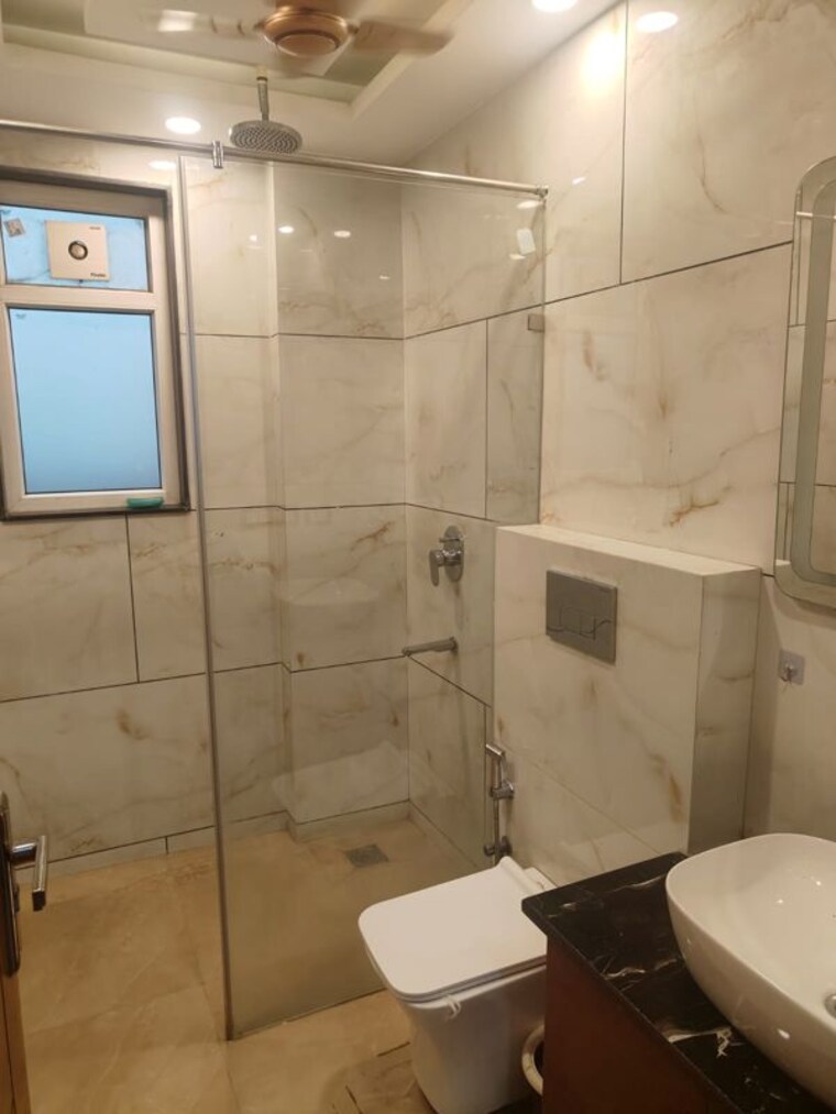 Bathroom, palam vihar 4 Bedroom 360 Sq.Yd. Builder Floor In Palam Vihar Gurgaon 10694400