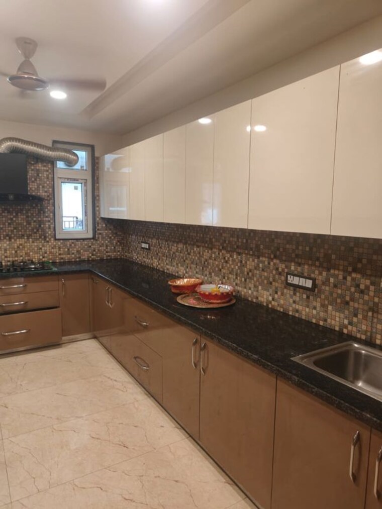 Kitchen, palam vihar 4 Bedroom 360 Sq.Yd. Builder Floor In Palam Vihar Gurgaon 10694400